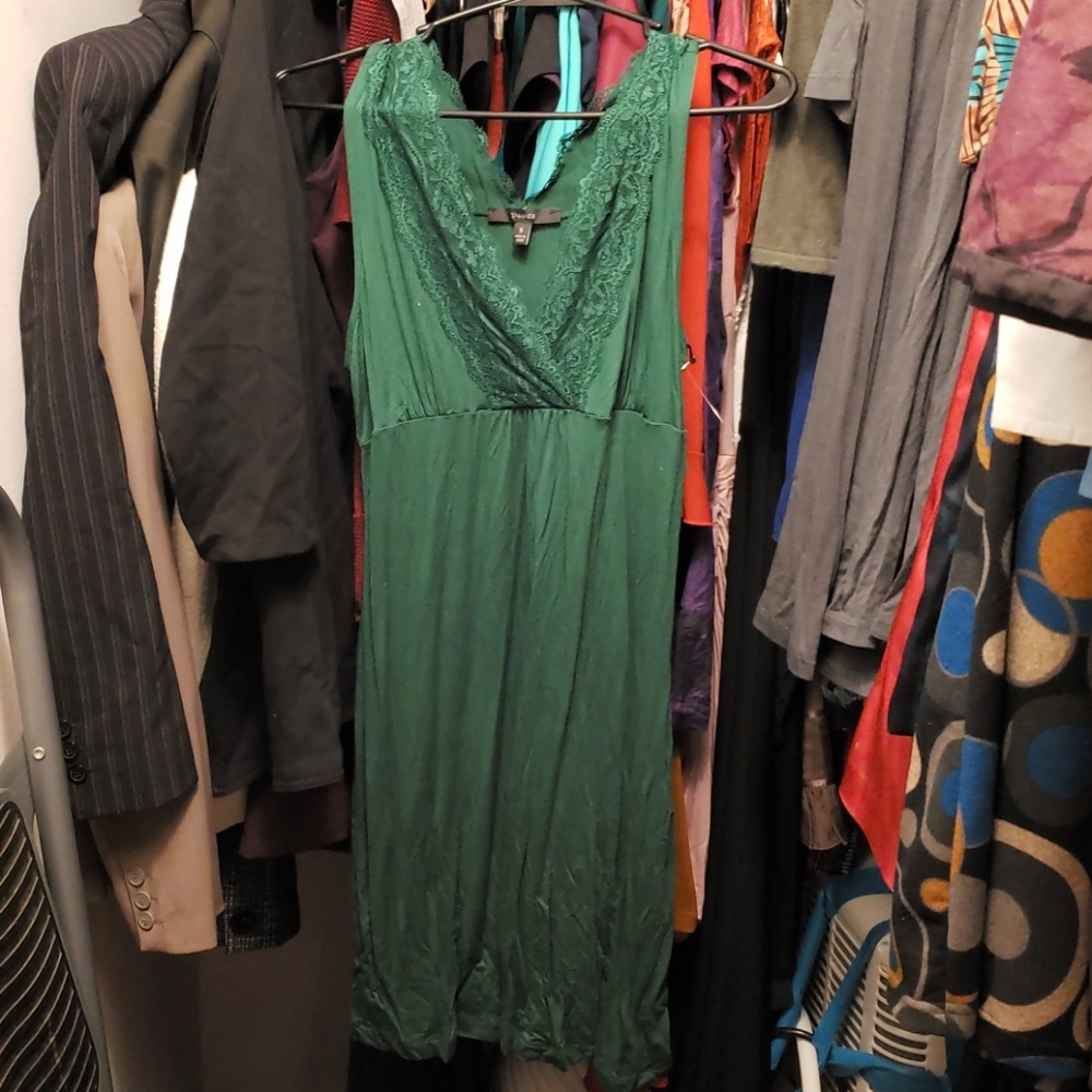 Gorgeous lace neck deep green